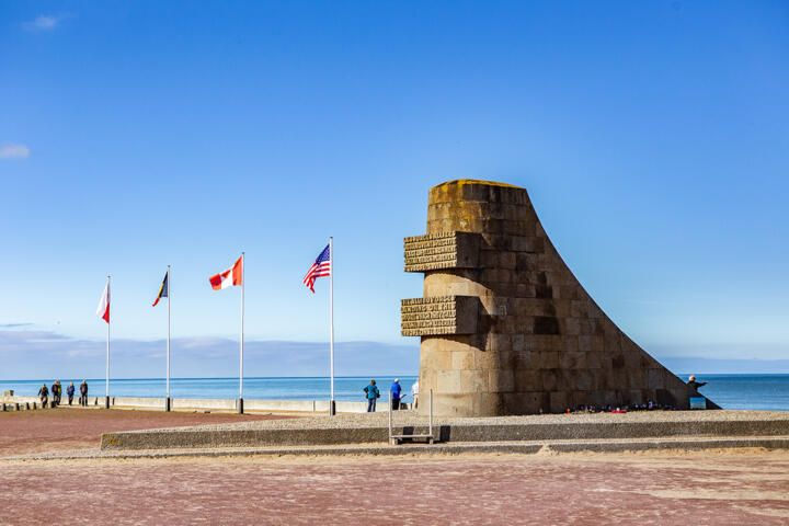Denkmal Les Braves am Omaha Beach in der Normandie