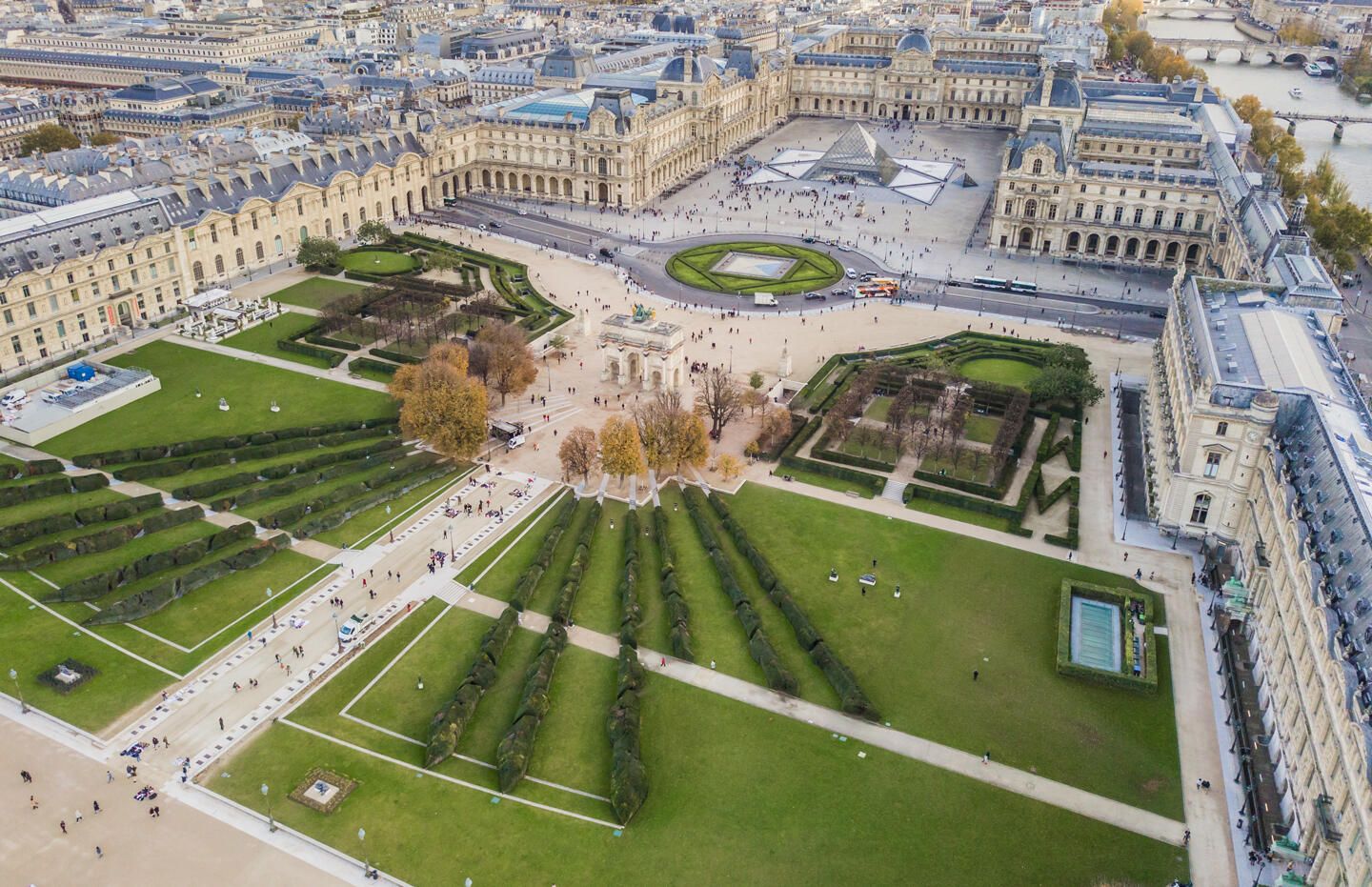 {"fr":"Séjourner à Appart’City et explorer le quartier du Louvre","en":"Stay at Appart’City and explore the Louvre district","es":"Alojarse en Appart’City y descubrir la zona del Louvre","de":"Im Appart’City wohnen und das Louvre Viertel erkunden"}