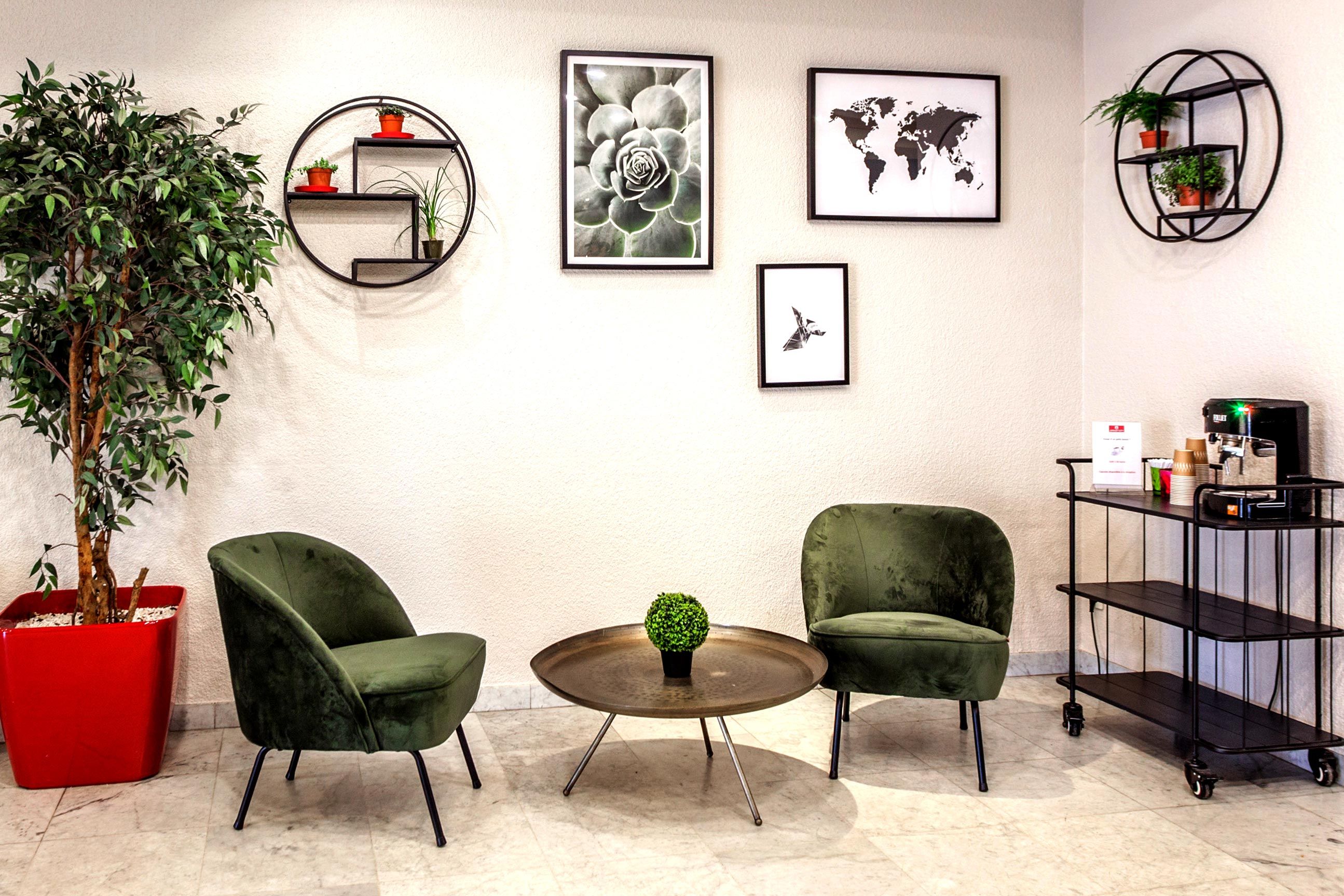 Appart’City Lounge Genf Gaillard mit Sesseln