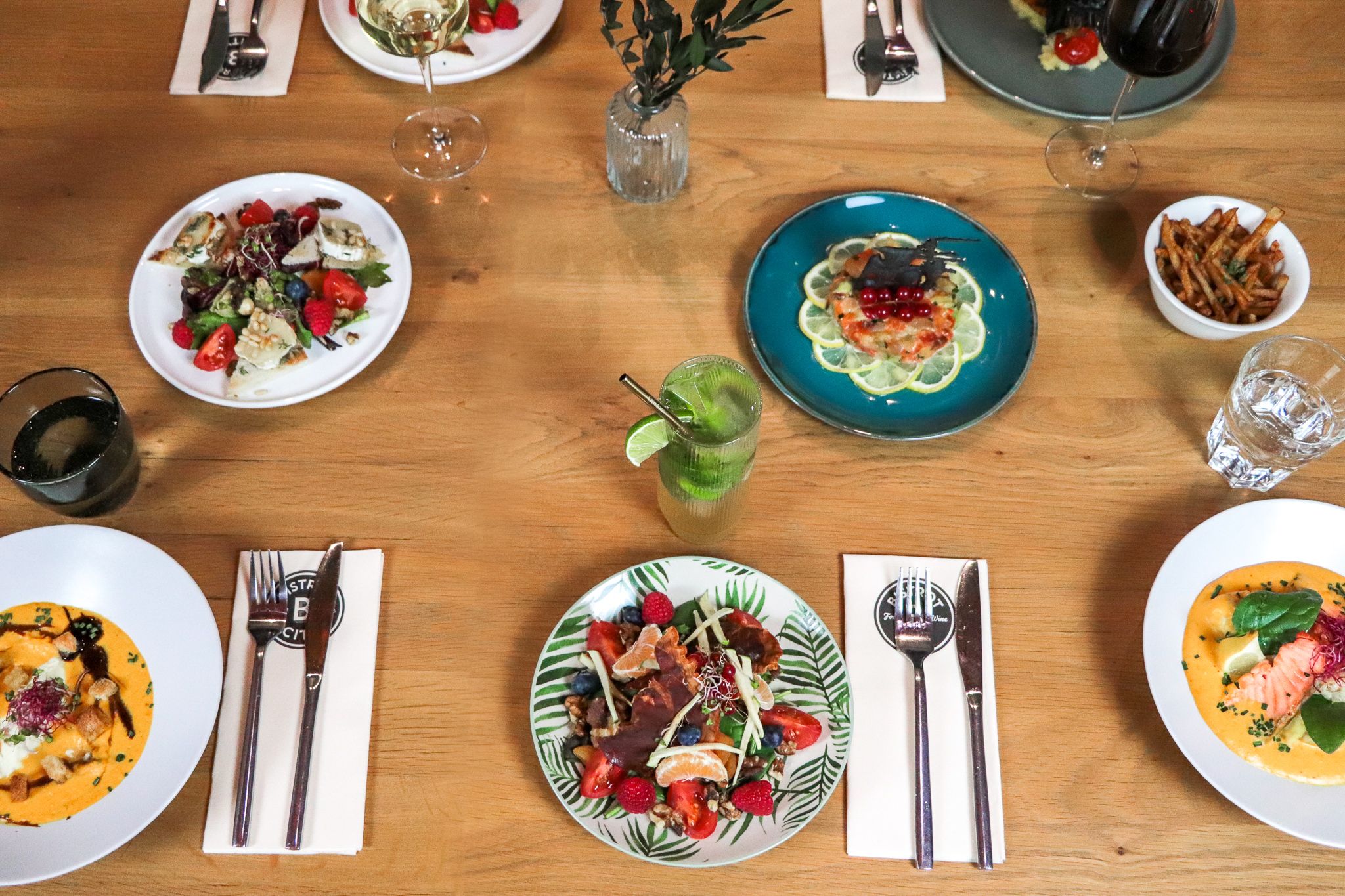 Gedeckter Tisch im Bistrot City Lyon Part-Dieu