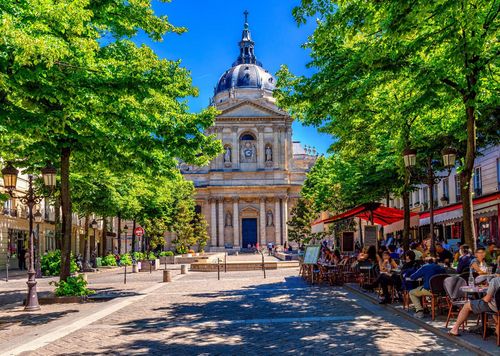 {"fr":"Rue ombragée menant à la Sorbonne à Paris quartoer le marais","en":"Shaded street leading to the Sorbonne in Paris Marais street","es":"Calle con sombra que lleva a la Sorbona en París","de":"Beschattete Straße zur Pariser Sorbonne"}