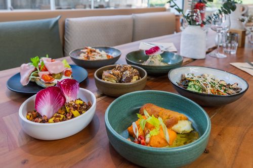 Assortiment de plats gourmands servis au Bistrot City