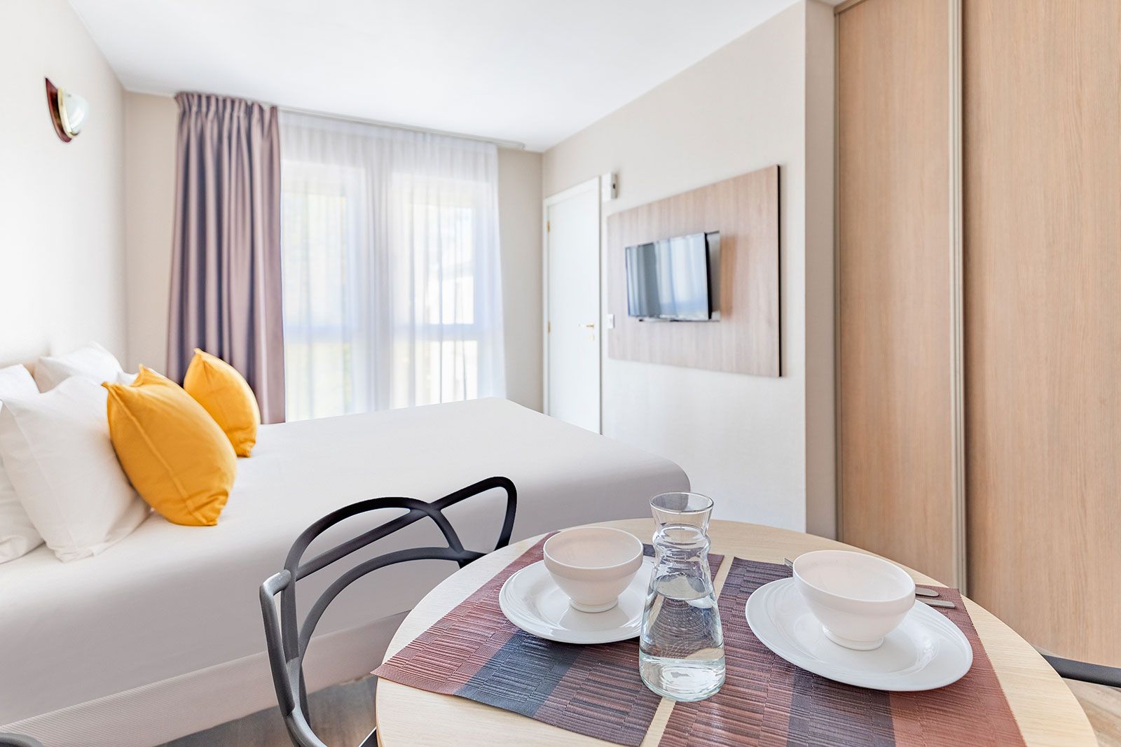 Appart’City Studio mit Doppelbett und Essbereich